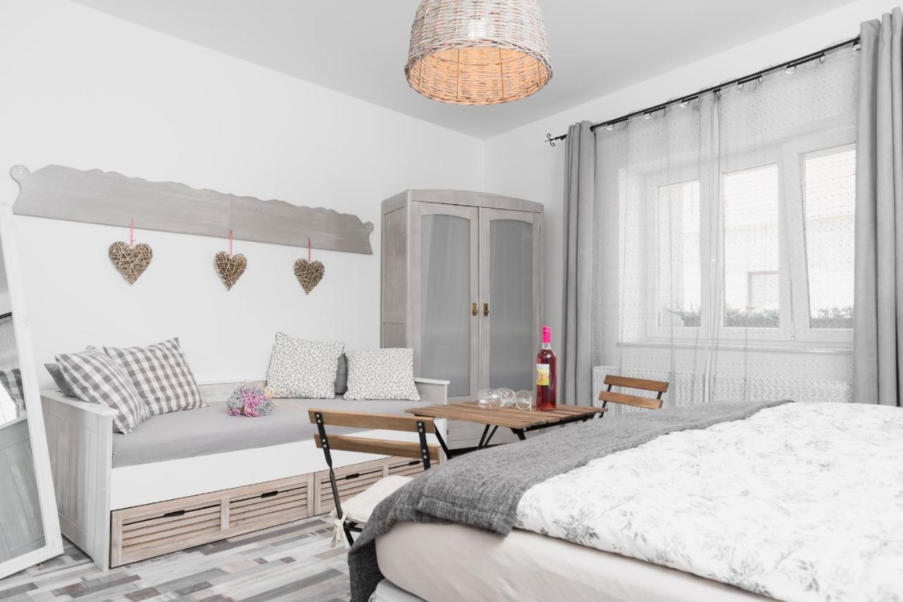 Madarlatta Vendeghaz Hotel Fertőrákos Екстериор снимка
